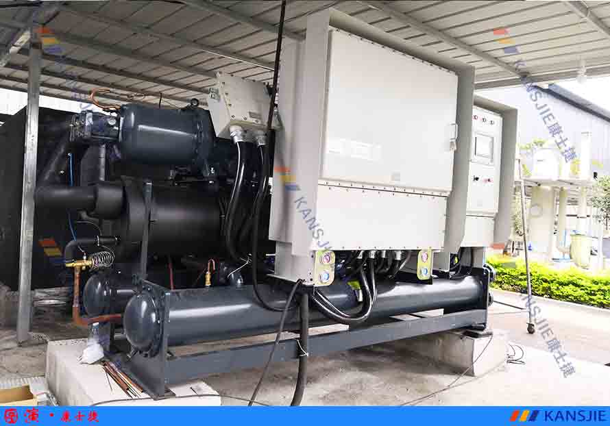 制藥廠專用 -20℃水冷雙機(jī)頭螺桿防爆冷水機(jī)使用案例